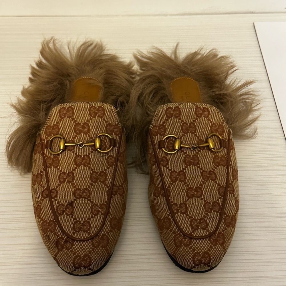 Gucci Princeton fur slides sz37